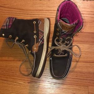 Sperry lace up boat shoe